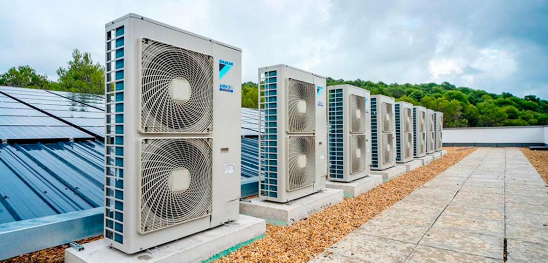 Наружные блоки VRF-системы Daikin на крыше